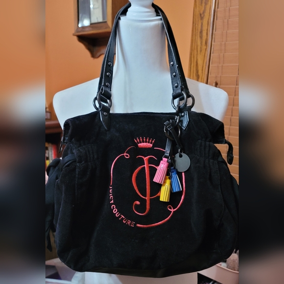 Juicy Couture Black shoulder Bag. Beautiful! SEE PICTURES 📸 - Picture 1 of 10